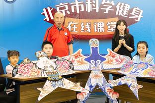 举报实锤！库里用“眼神”招募字母哥 这眼神都拉丝了